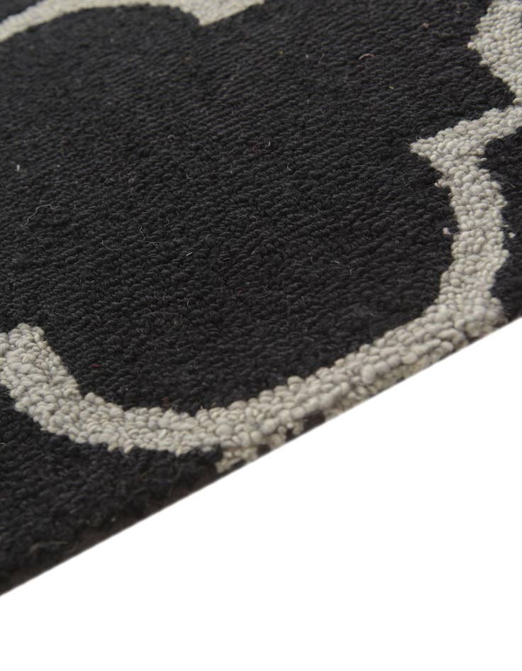 Detail image of  5' 1 x 8' Luna Wool Rug