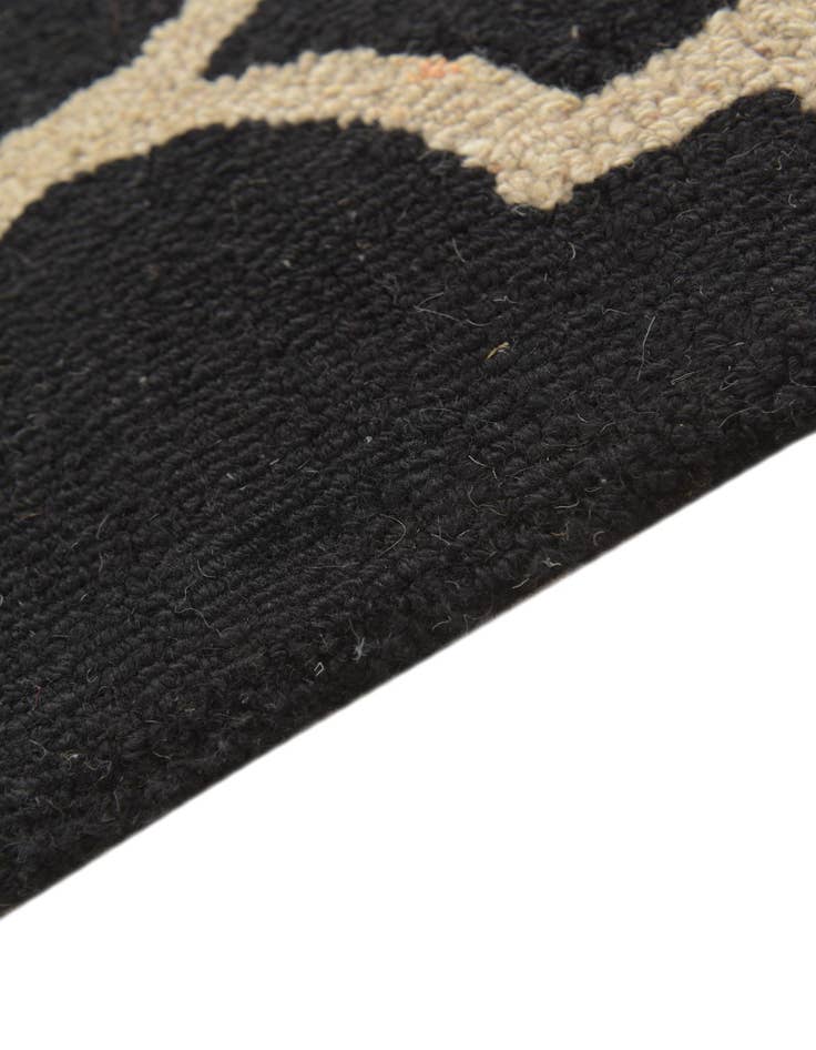Detail image of  5' x 8' Luna Wool Rug