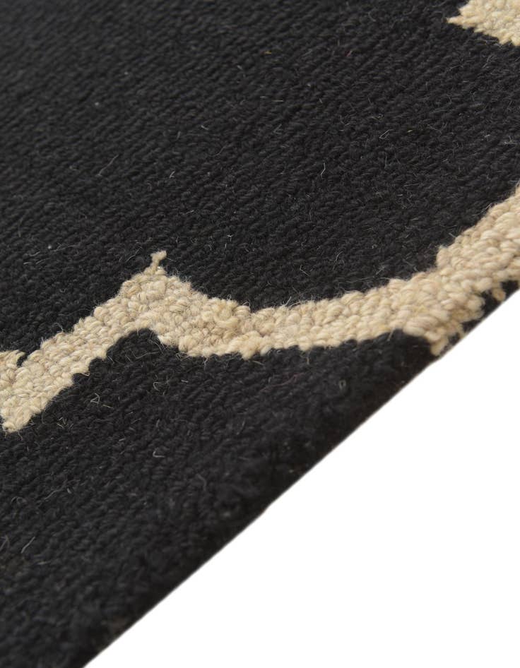 Detail image of  5' x 8' Luna Wool Rug