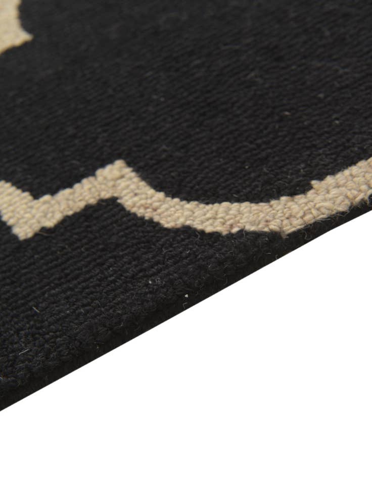 Detail image of  5' x 8' Luna Wool Rug