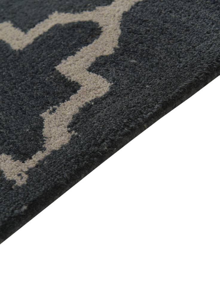 Detail image of  5' x 8' Luna Wool Rug