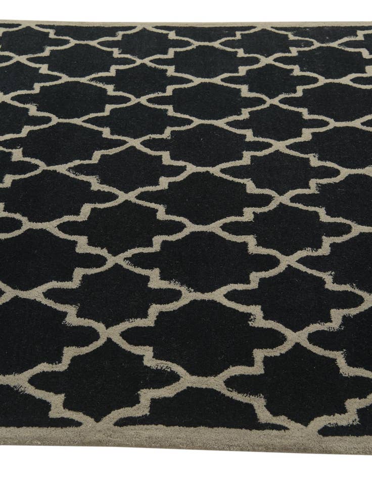 Detail image of  5' 1 x 8' Luna Wool Rug