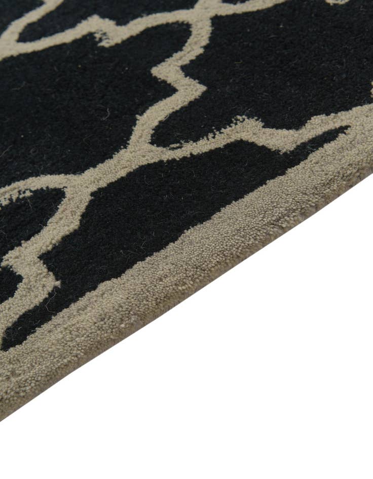 Detail image of  5' 1 x 8' Luna Wool Rug