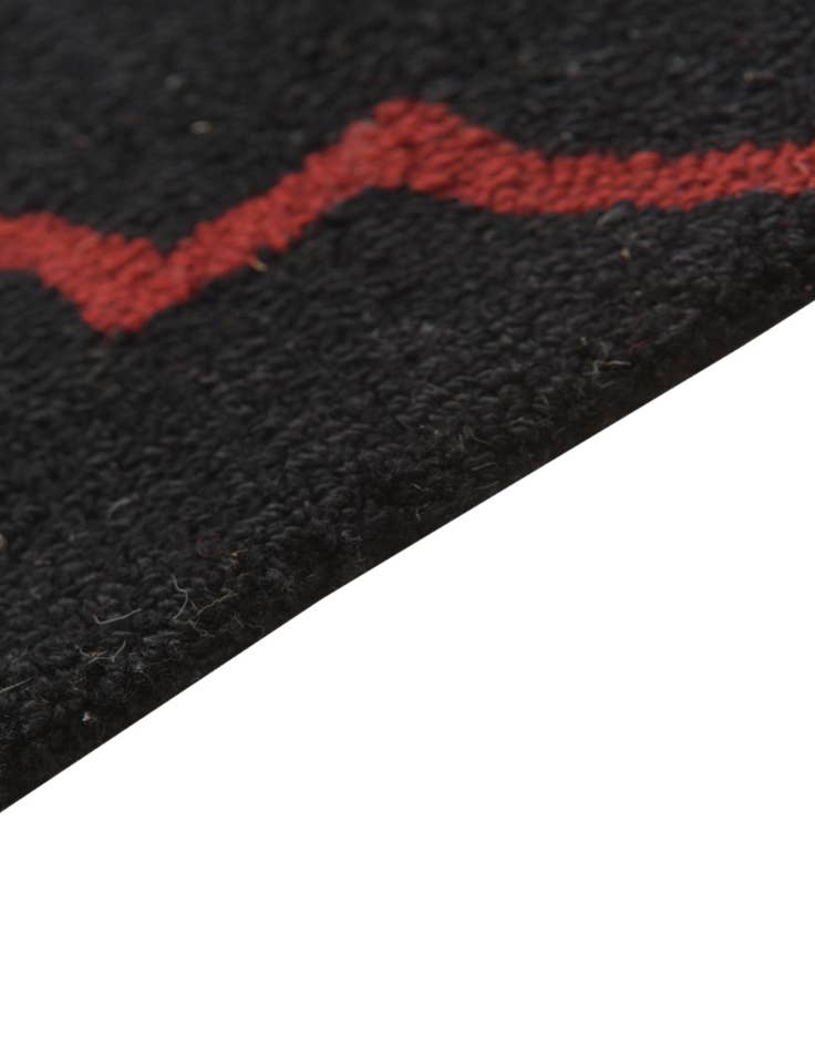 Detail image of  5' 1 x 8' Luna Wool Rug