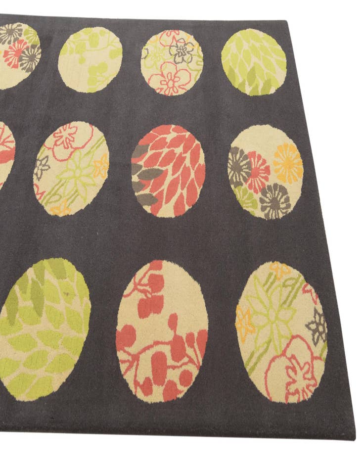 Detail image of  5' 1 x 8' Luna Wool Rug