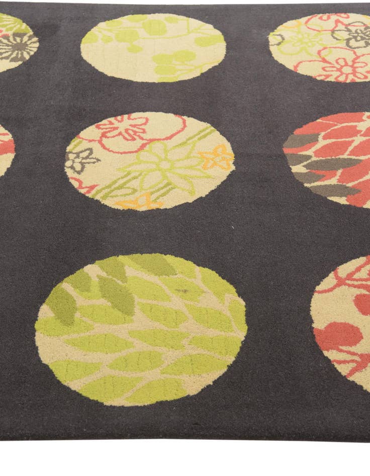 Detail image of  5' 1 x 8' Luna Wool Rug