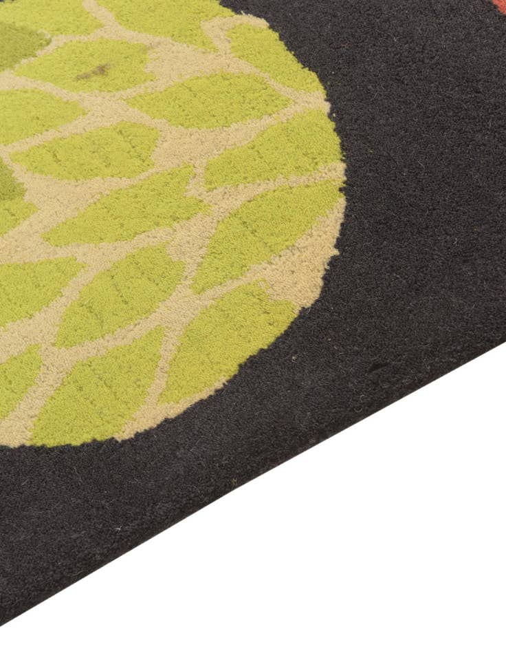 Detail image of  5' 1 x 8' Luna Wool Rug