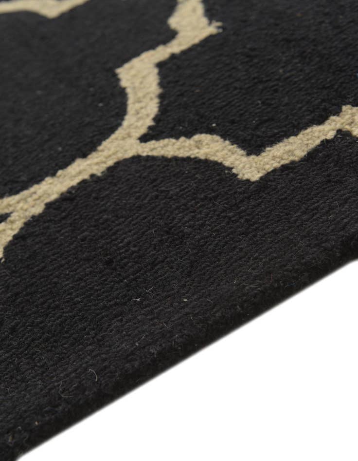 Detail image of  5' x 8' 1 Luna Wool Rug