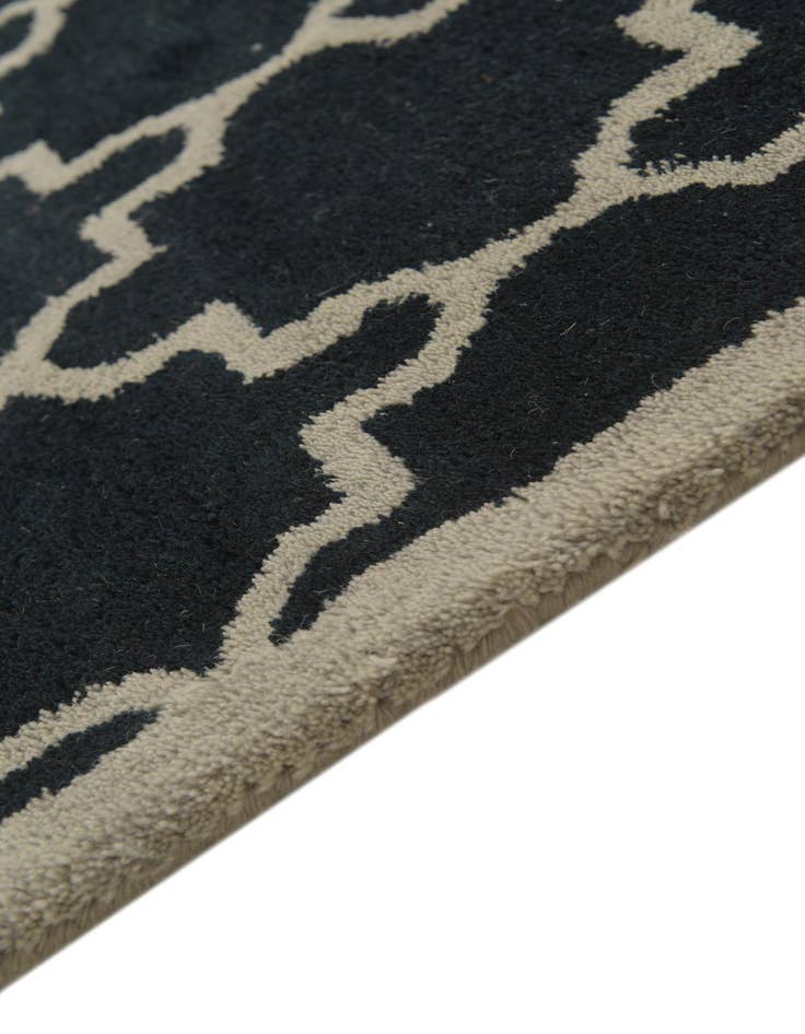 Detail image of  5' x 8' Luna Wool Rug