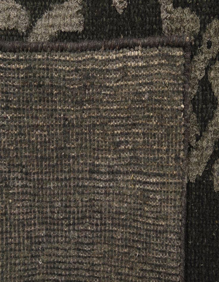 Detail image of  8' x 9' 9  Hand Knotted Luna Rug