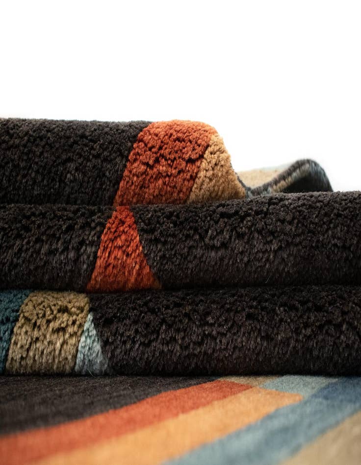 Detail image of 6' 8 x 8' 2 Hand Knotted Modern Roots Rug