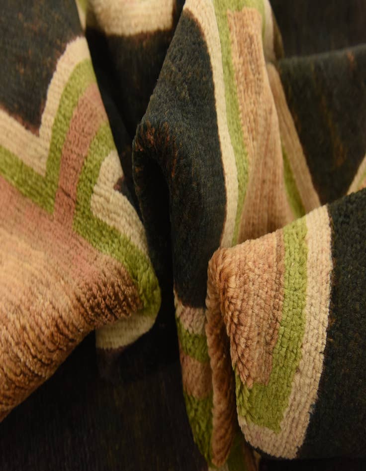 Detail image of  6' 7 x 9' 9  Hand Knotted Modern Ziegler Rug