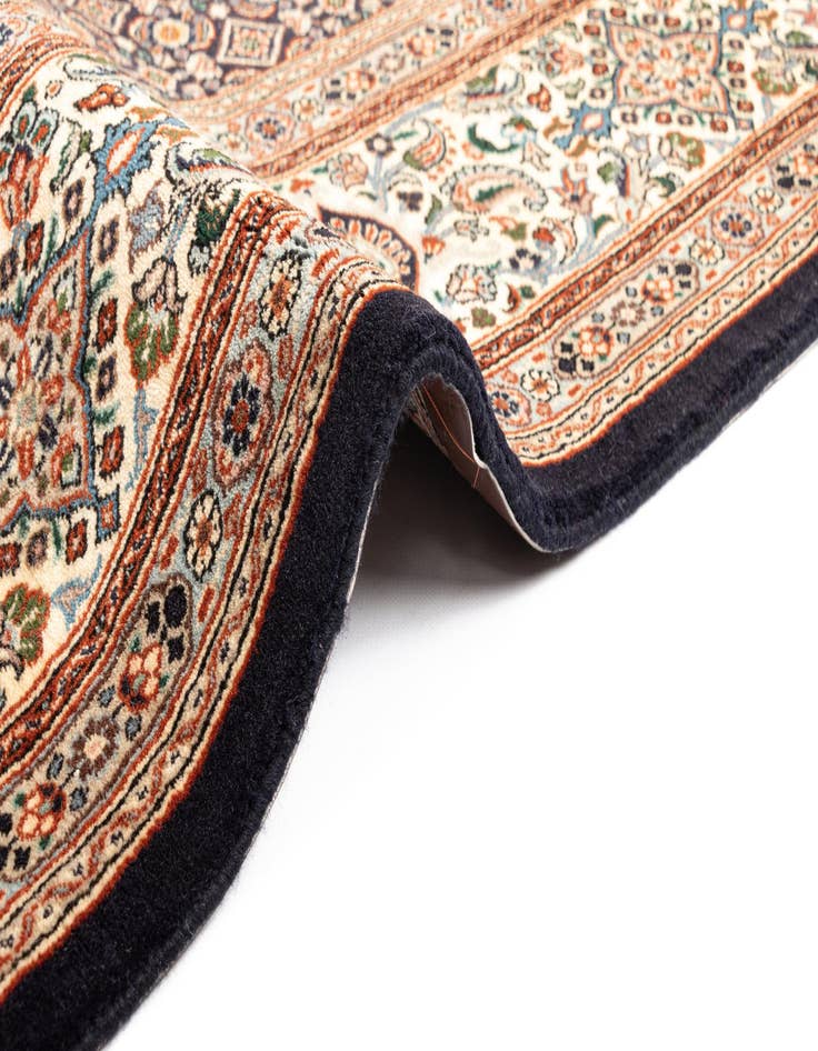 Detail image of  6' 8 x 9' 7 Mood Wool Rug