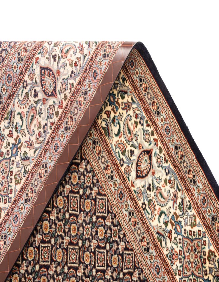 Detail image of  6' 8 x 9' 7 Mood Wool Rug