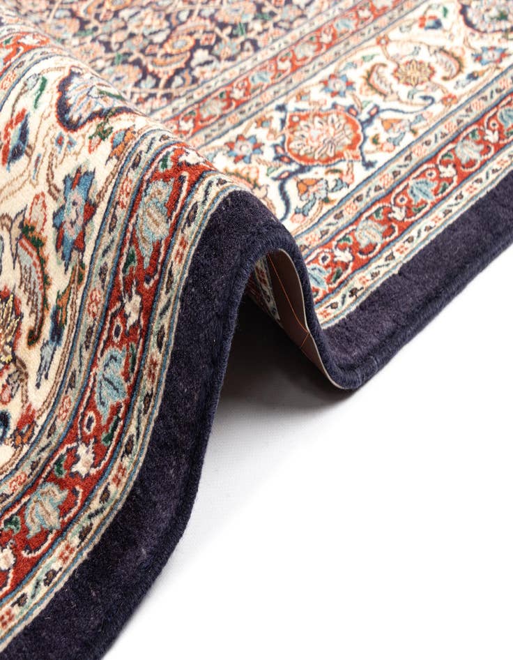 Detail image of  6' 9 x 9' 7 Mood Wool Rug