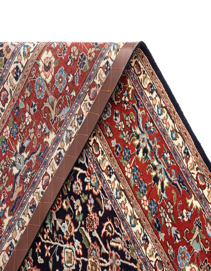 Detail image of  6' 8 x 9' 6 Mood Wool Rug