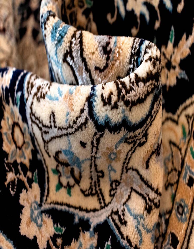 Detail image of  6' 11 x 10' 2 Nain Rug