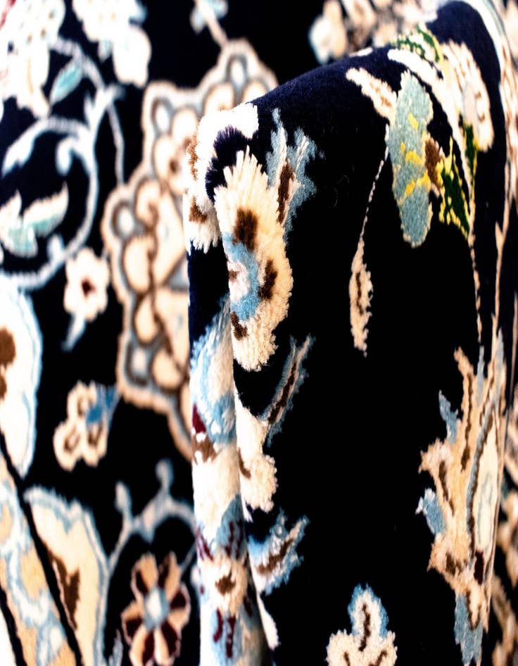 Detail image of  6' 11 x 10' 3 Nain Rug