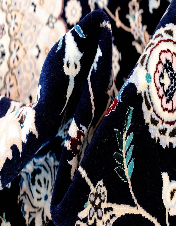 Detail image of  6' 11 x 10' 2 Nain Rug