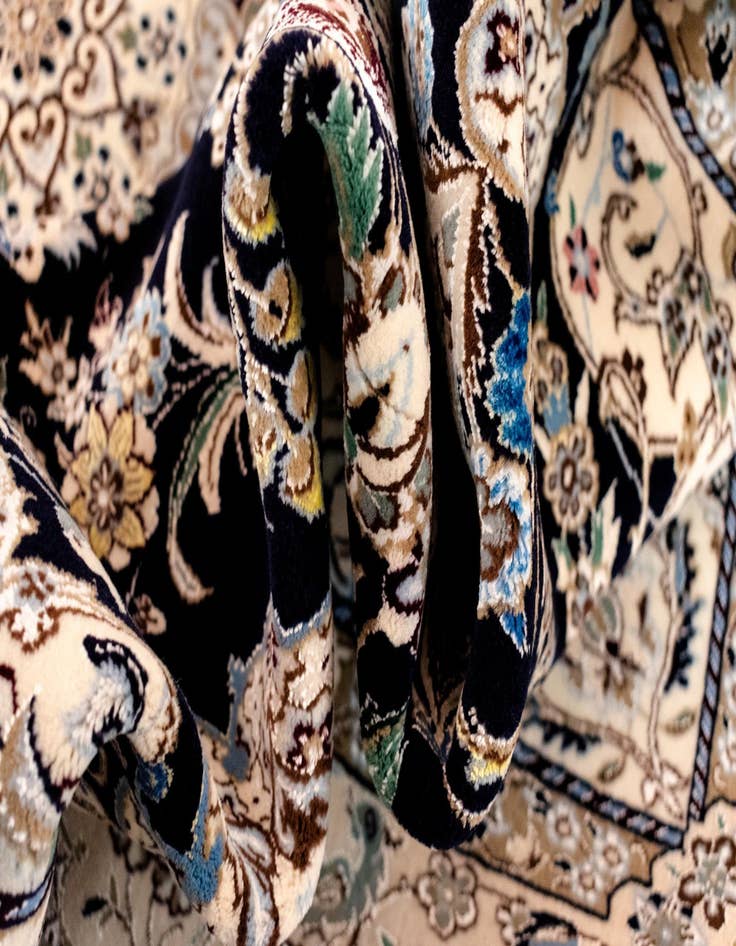 Detail image of  5' x 7' 10 Nain Rug