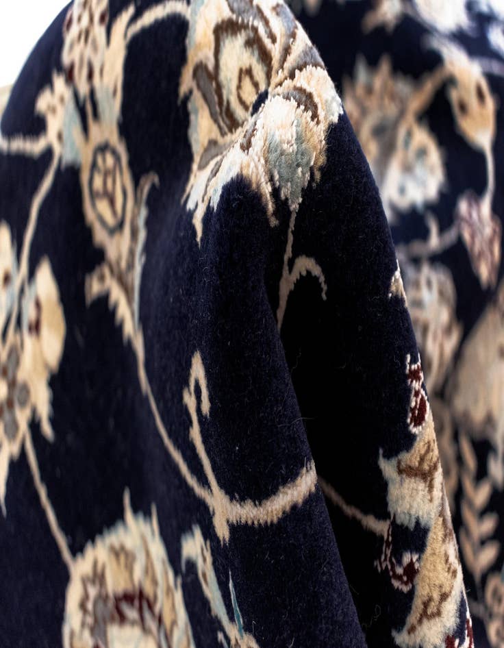 Detail image of  6' 10 x 9' 10 Nain Rug