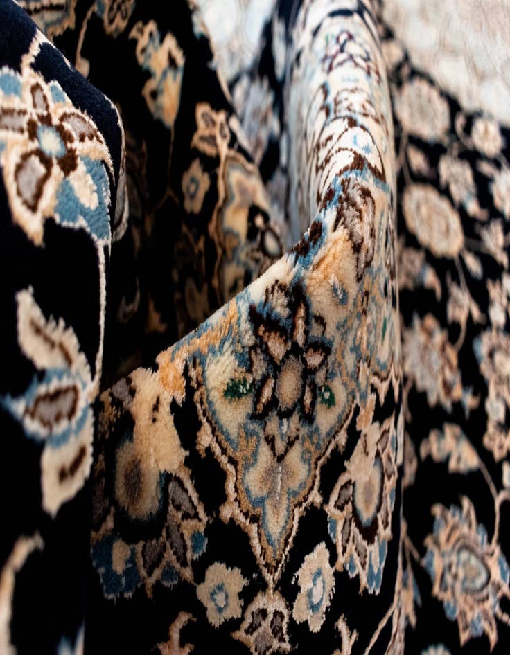 Detail image of  6' 11 x 10' 2 Nain Rug