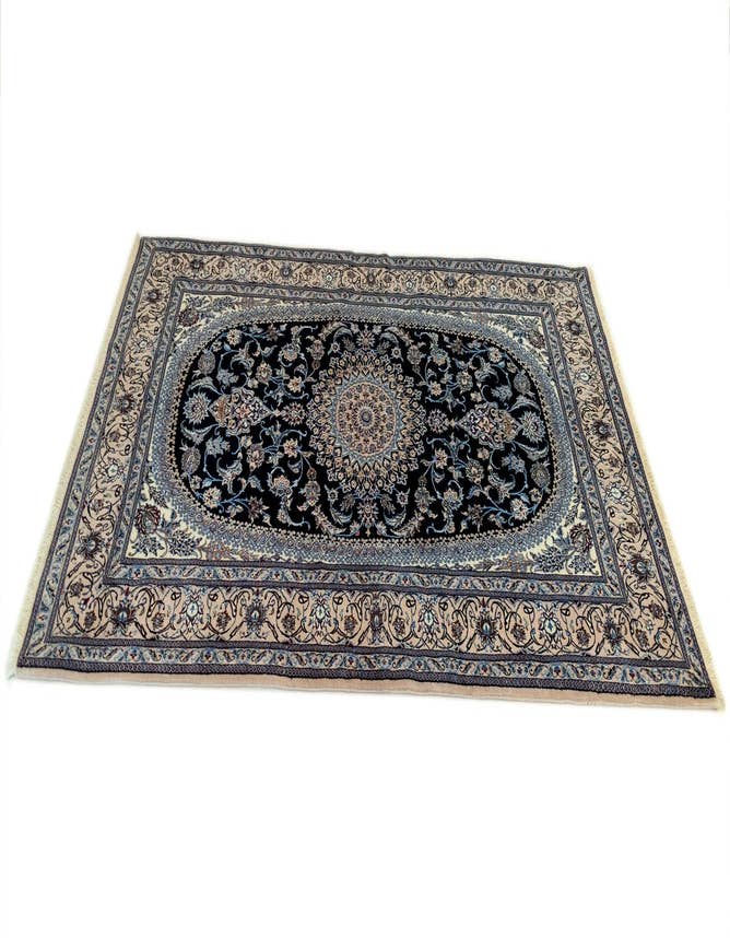 Detail image of  4' x 7' 7 Nain Rug