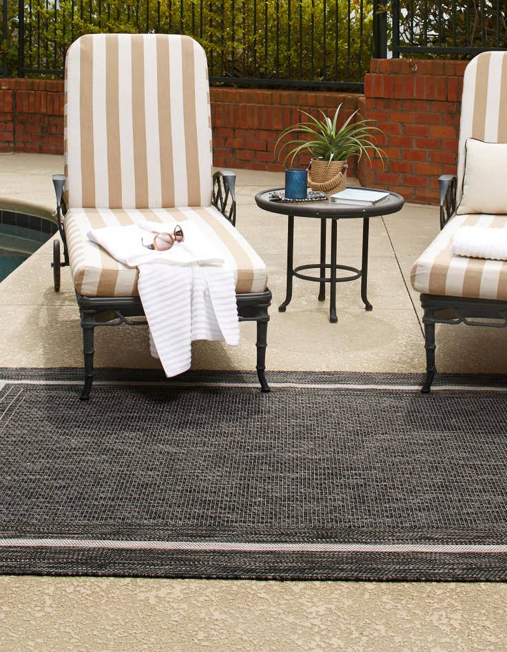 Detail image of  7' 10 x 11'  Washable Border Indoor / Outdoor Rug