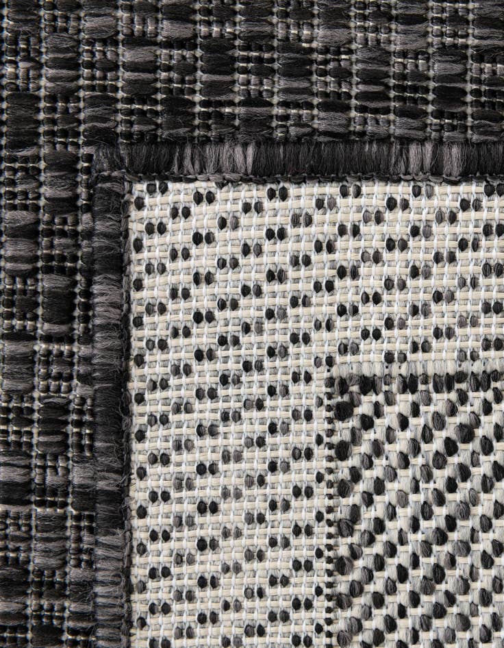Detail image of  2' x 3' 1  Washable Border Indoor / Outdoor Rug