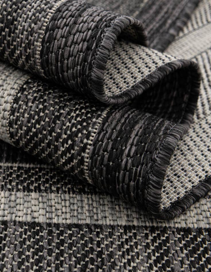 Detail image of  2' x 3' 1  Washable Border Indoor / Outdoor Rug