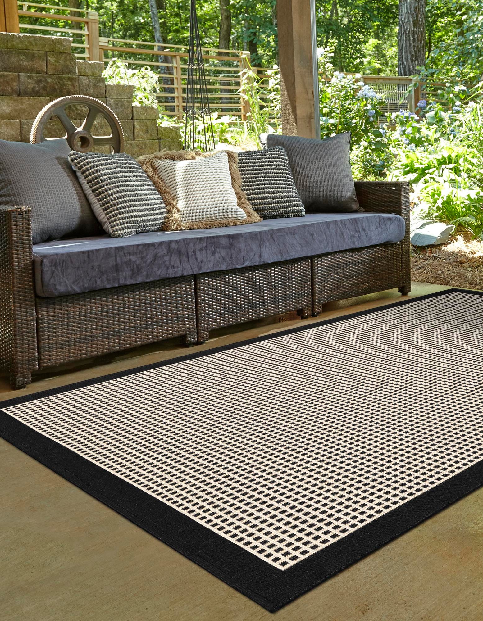 Black 4' x 6' Border Indoor / Outdoor Rug | Rugs.com