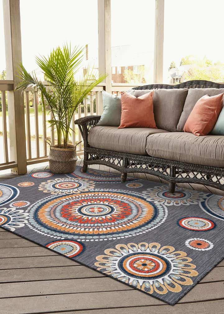 Black 4' 5 x 6' Washable Botanical Indoor / Outdoor Rug | Rugs.com
