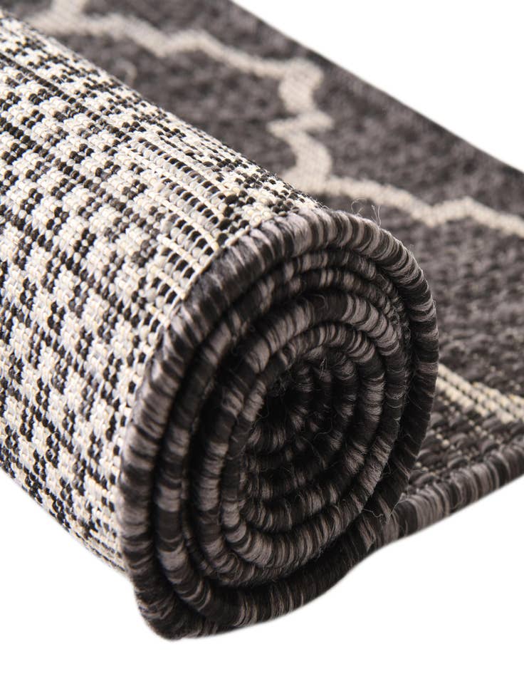 Detail image of  9' x 12'  Washable Lattice Indoor / Outdoor Rug