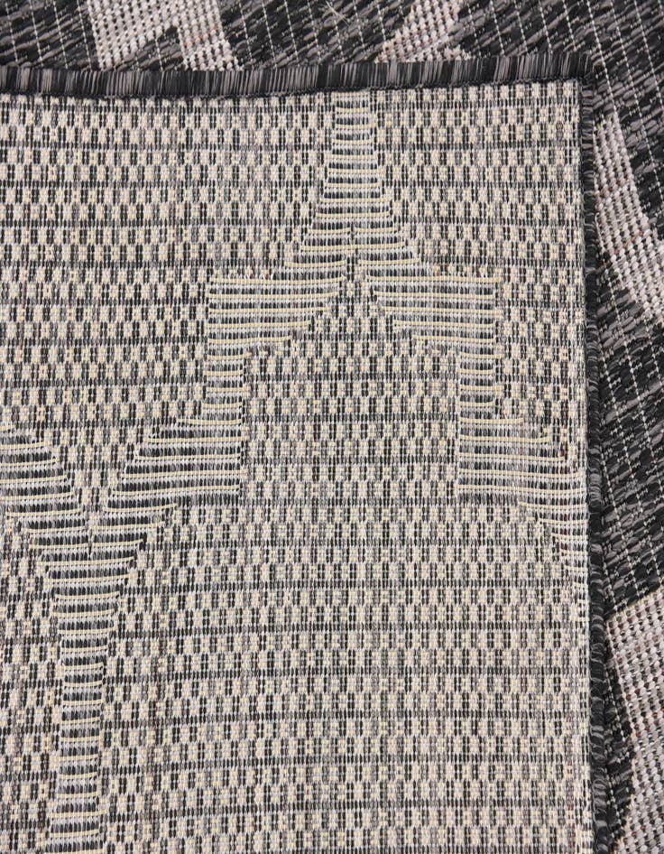 Detail image of  9' x 12'  Washable Lattice Indoor / Outdoor Rug