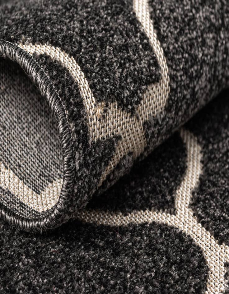 Detail image of  9' x 12' 2  Washable Lattice Indoor / Outdoor Rug