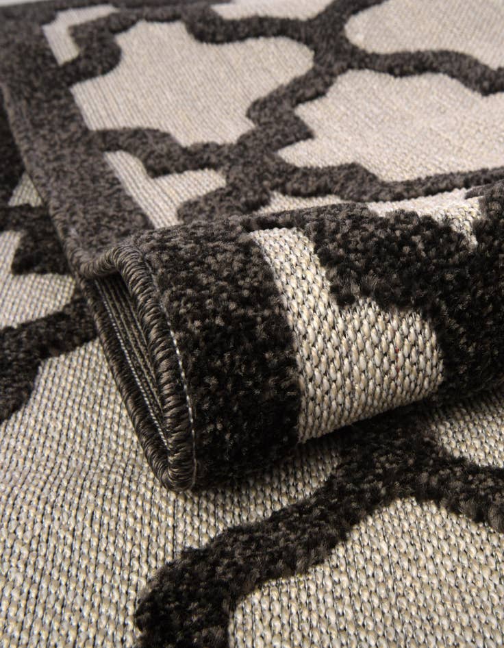 Detail image of  8' x 10'  Washable Lattice Indoor / Outdoor Rug