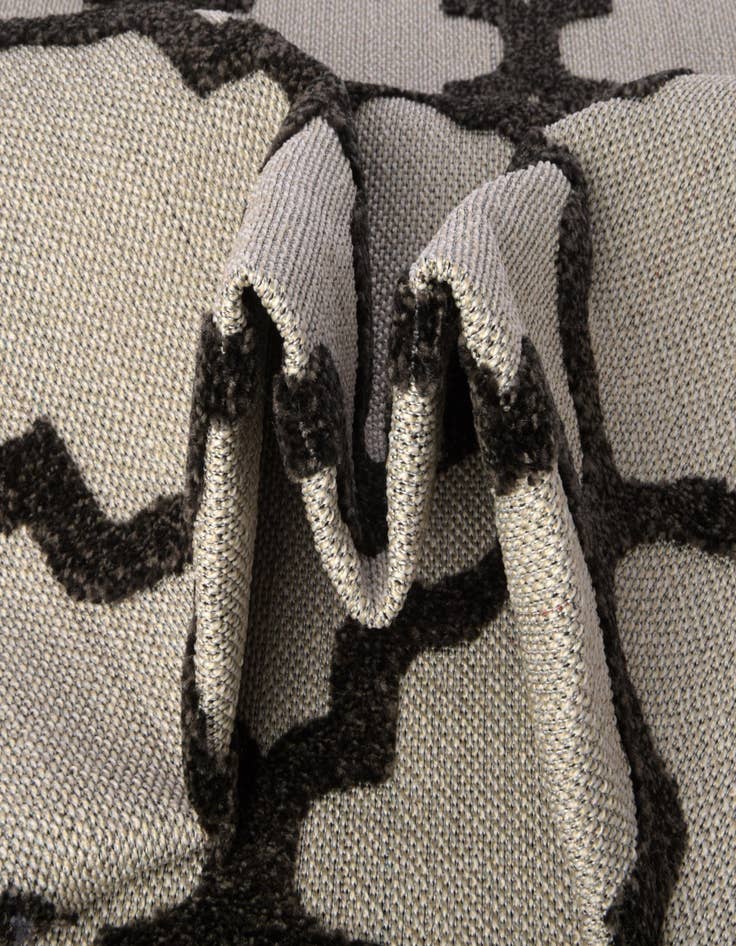 Detail image of  8' x 10'  Washable Lattice Indoor / Outdoor Rug