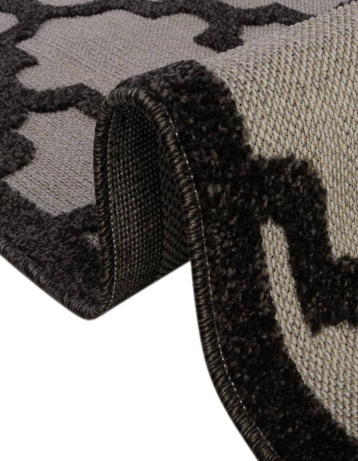 Detail image of  8' x 10'  Washable Lattice Indoor / Outdoor Rug