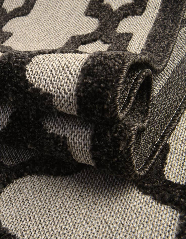 Detail image of  8' x 10'  Washable Lattice Indoor / Outdoor Rug