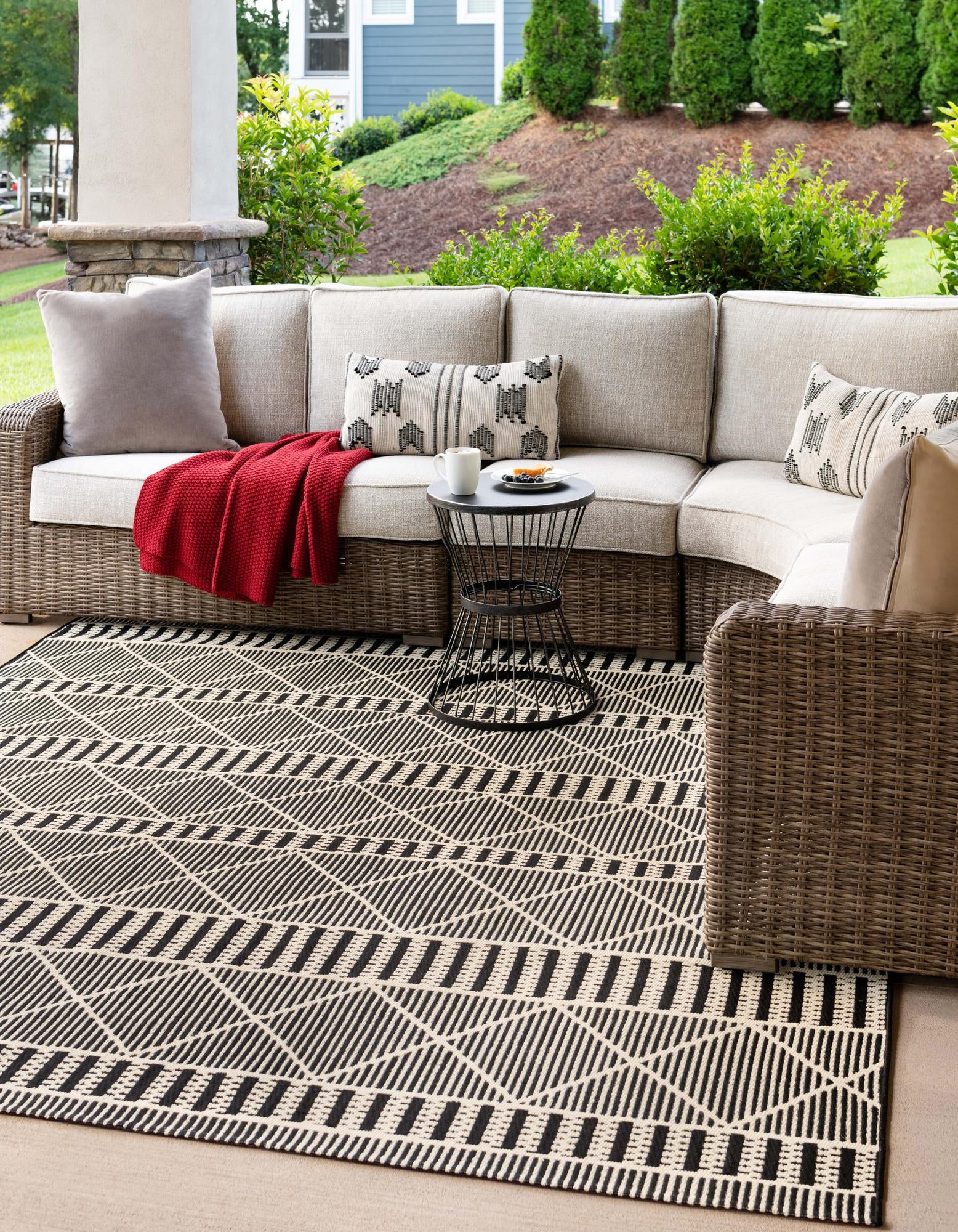 Black 5' 3 x 8' Lattice Indoor / Outdoor Rug | Rugs.com