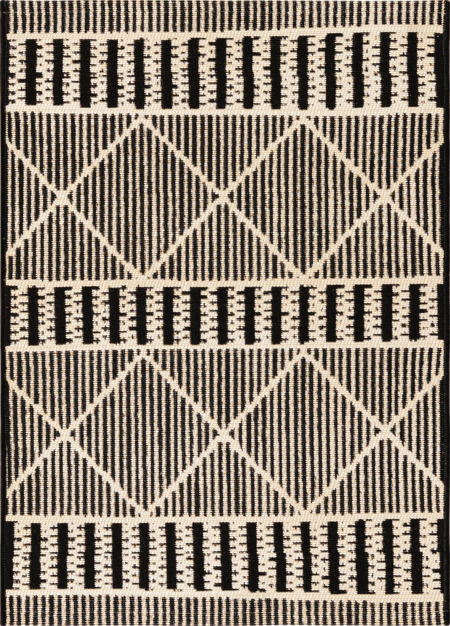 2' x 3'  Washable Lattice Indoor / Outdoor Rug