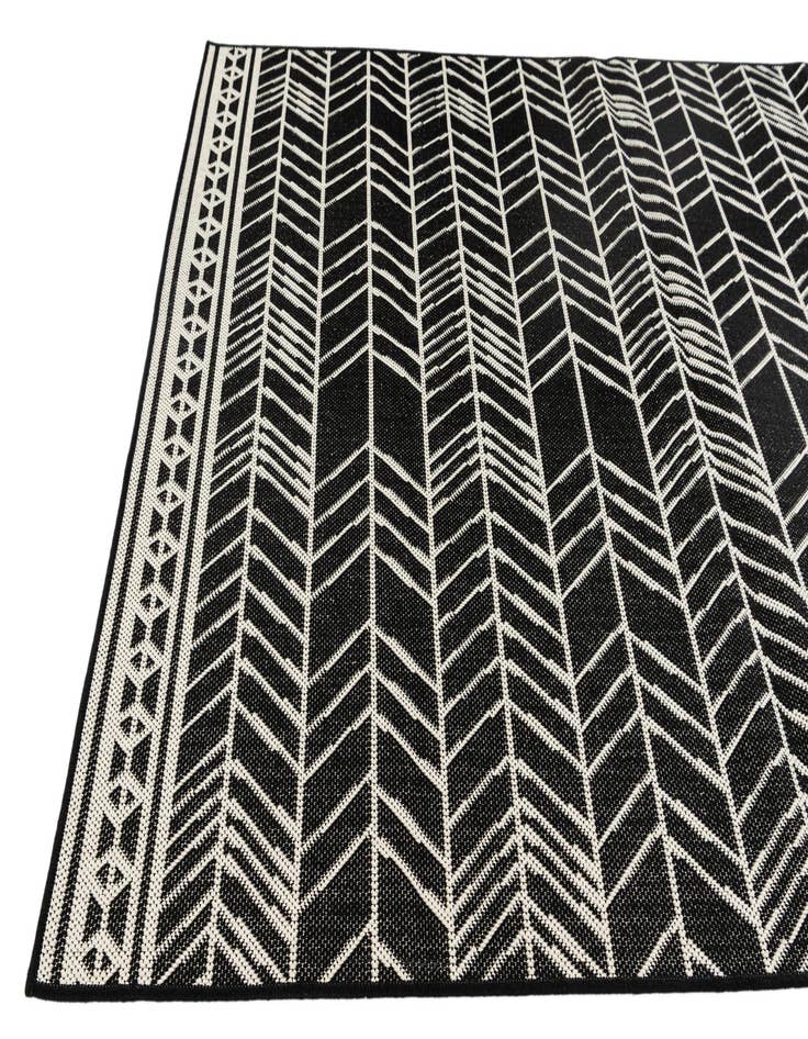 Detail image of  5' 3 x 7' 8  Washable Modern Indoor / Outdoor Rug