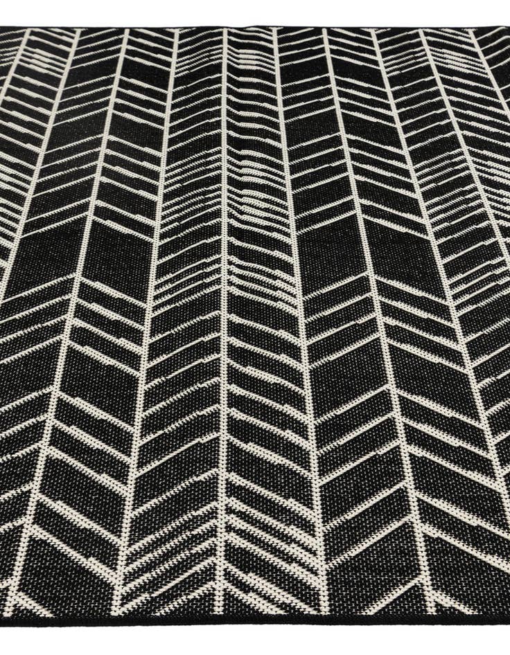 Detail image of  5' 3 x 7' 8  Washable Modern Indoor / Outdoor Rug