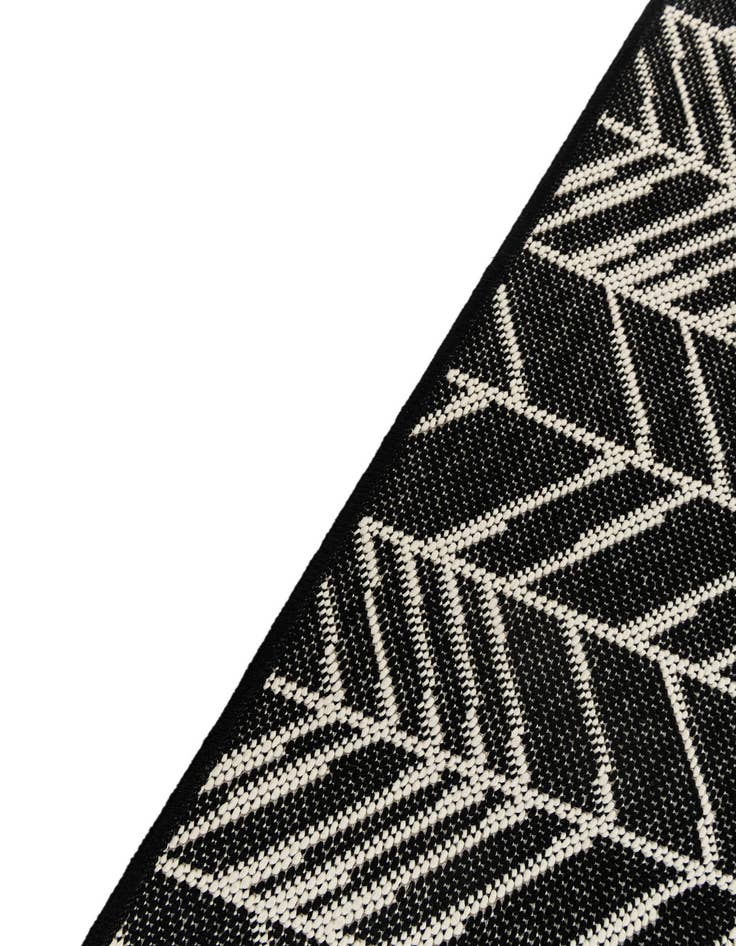 Detail image of  5' 3 x 7' 8  Washable Modern Indoor / Outdoor Rug