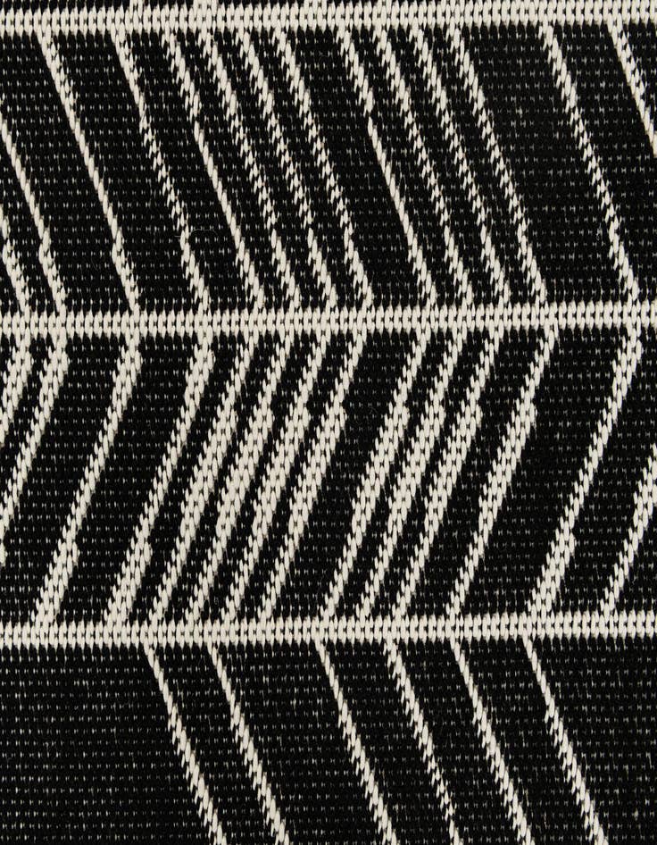 Detail image of  5' 3 x 7' 8  Washable Modern Indoor / Outdoor Rug