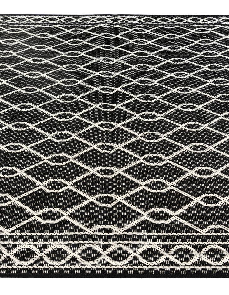 Detail image of  5' 3 x 7' 8  Washable Modern Indoor / Outdoor Rug