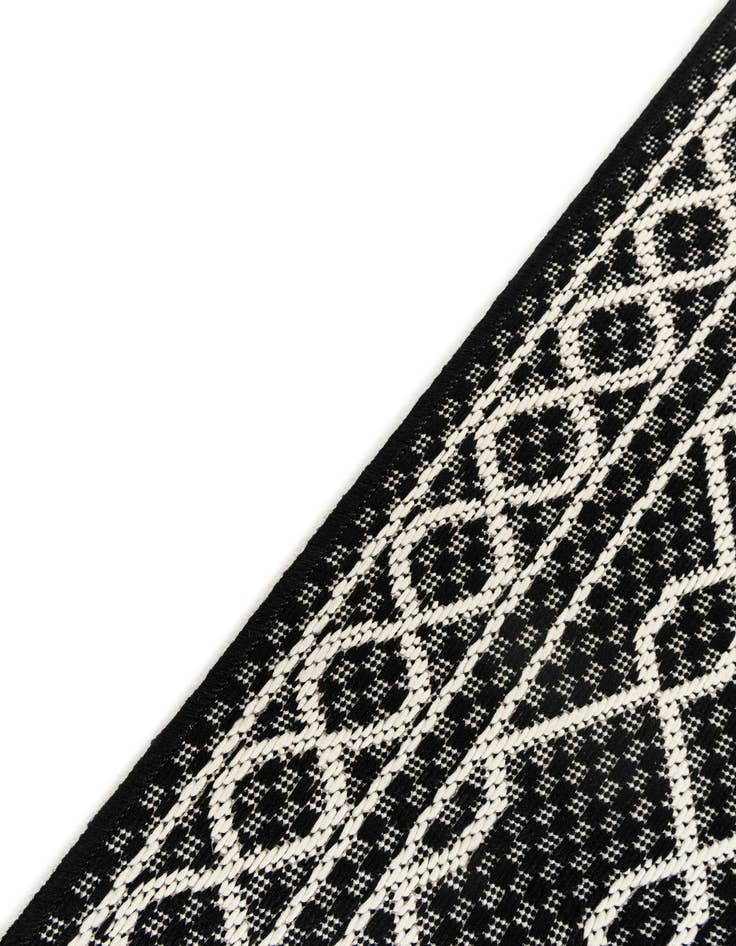 Detail image of  5' 3 x 7' 8  Washable Modern Indoor / Outdoor Rug