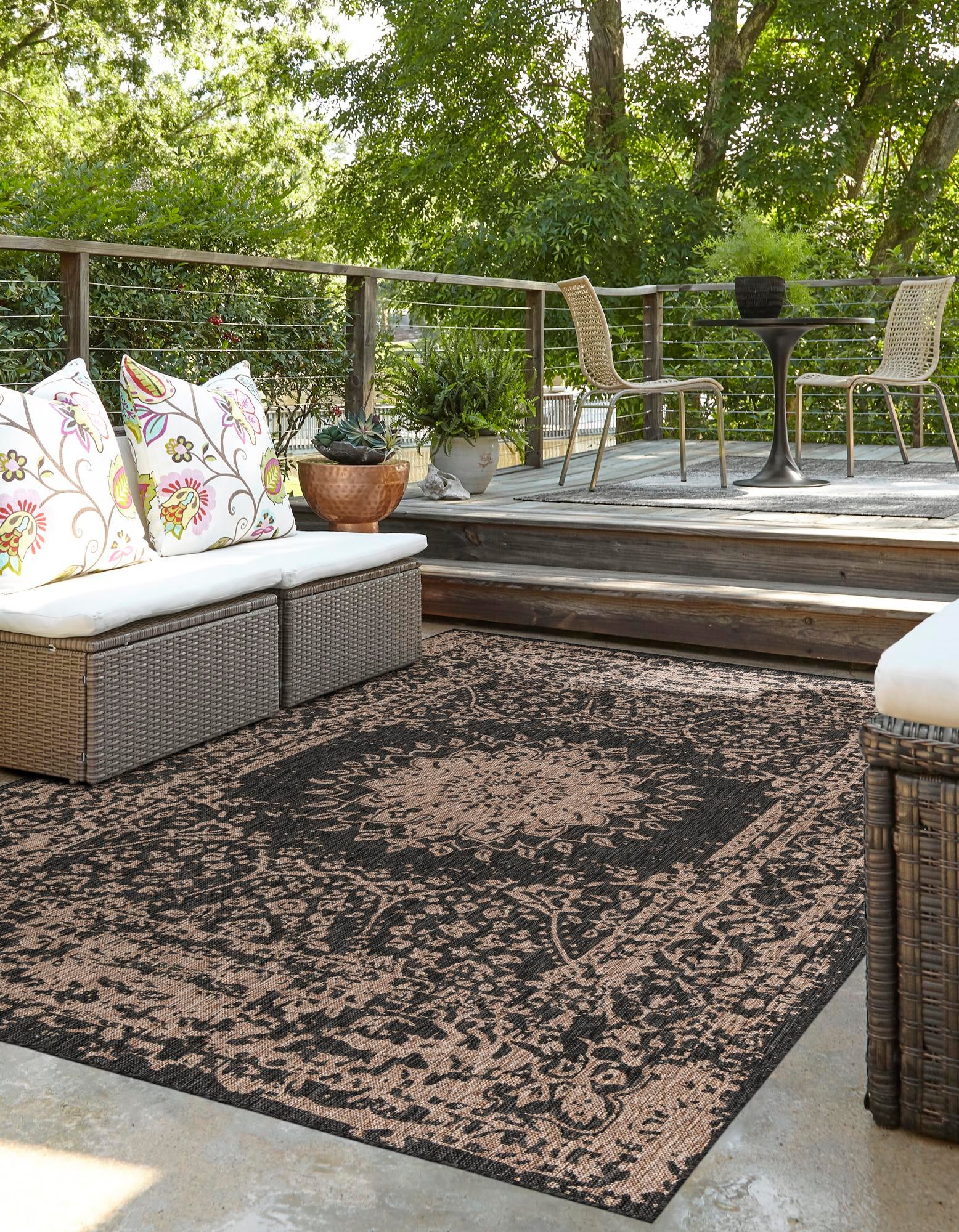 Black 10' x 14' Traditional Indoor / Outdoor Rug