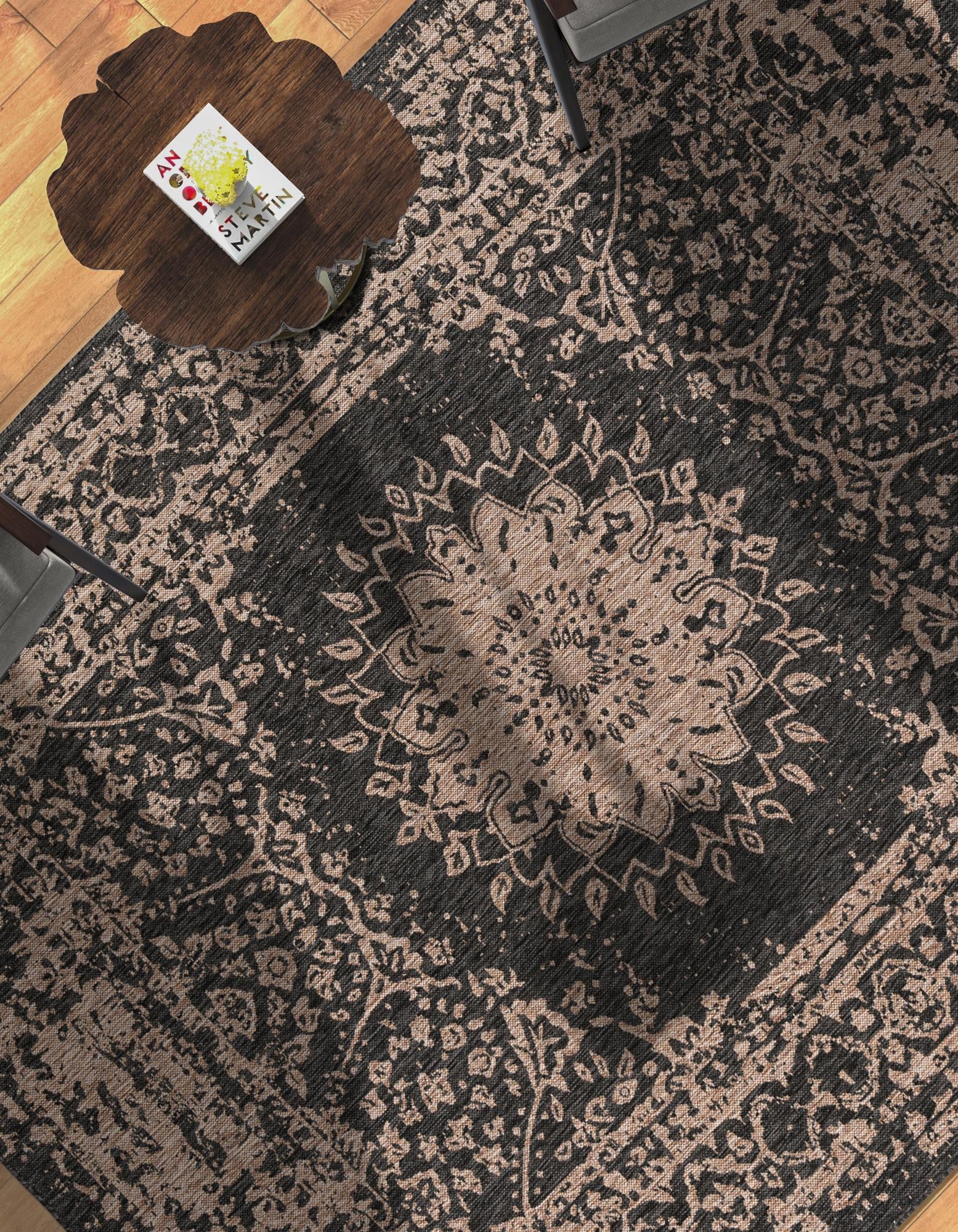 Black 10' x 14' Traditional Indoor / Outdoor Rug