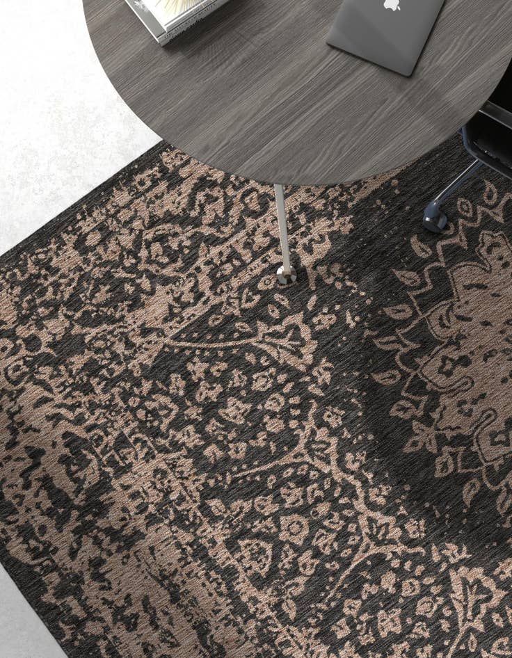 Detail image of  4' x 6'  Washable Traditional Indoor / Outdoor Rug